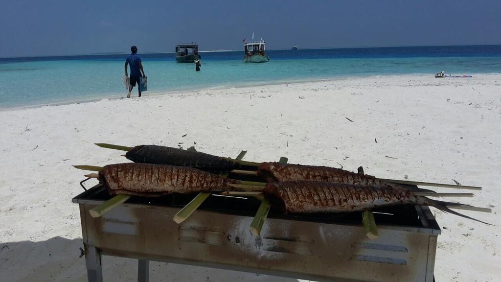 Hudhu Raakani Lodge Maldives Thinadhoo  Exterior photo